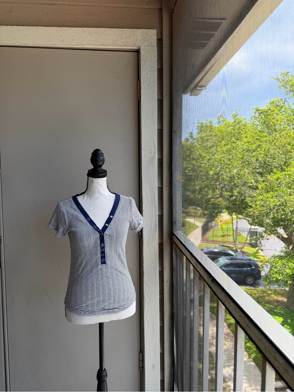 Anthropologie Pilcro Striped Ribbed Navy White Baby Tee Metal Snap Buttons
